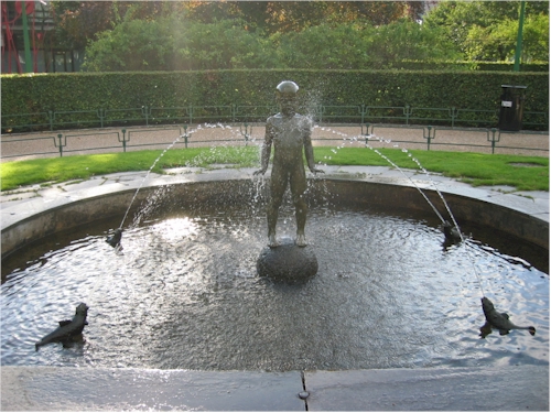 bergen park statue